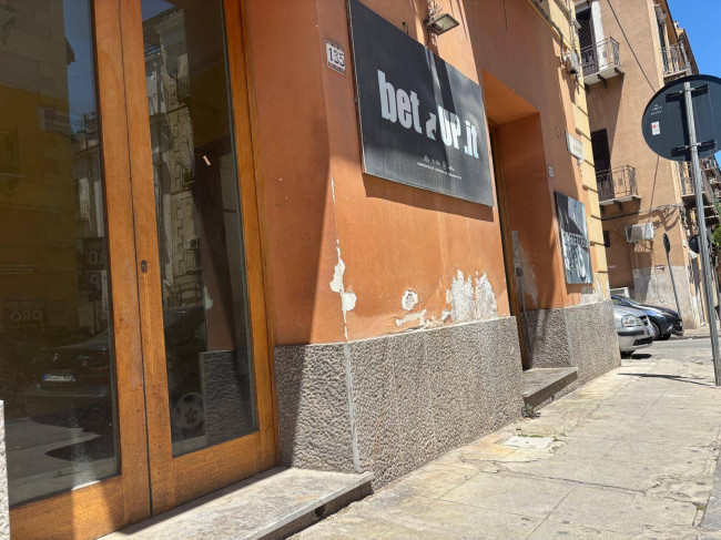 Attività commerciale in affitto a Palermo