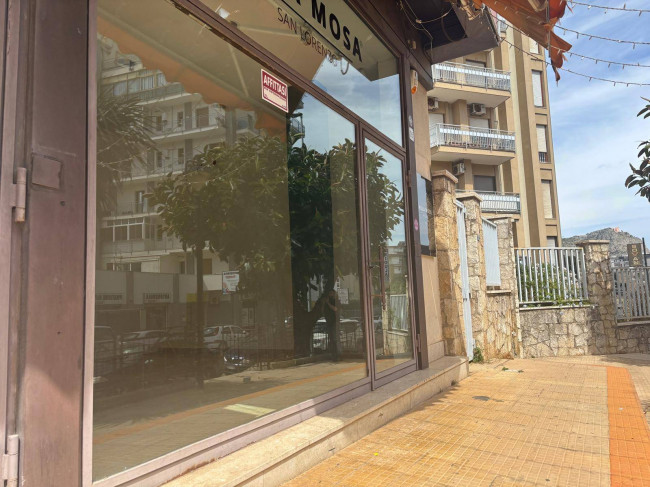 Locale commerciale in affitto a Palermo