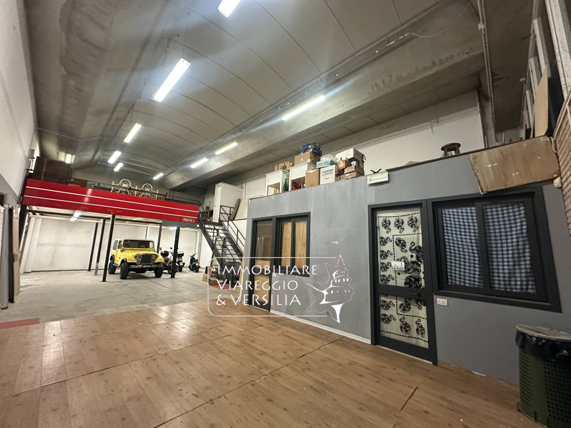 Magazzino in Vendita