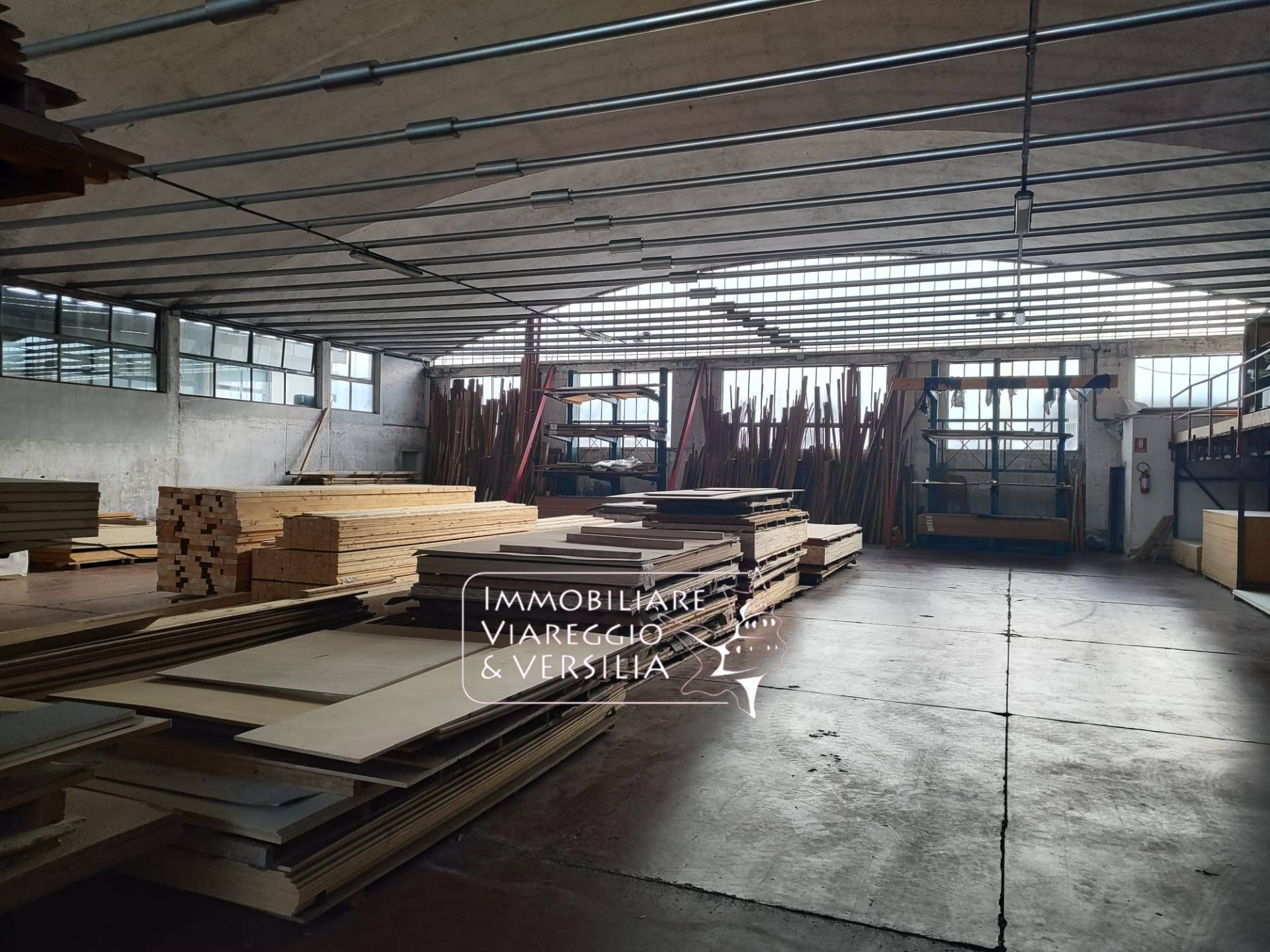 Magazzino in Vendita