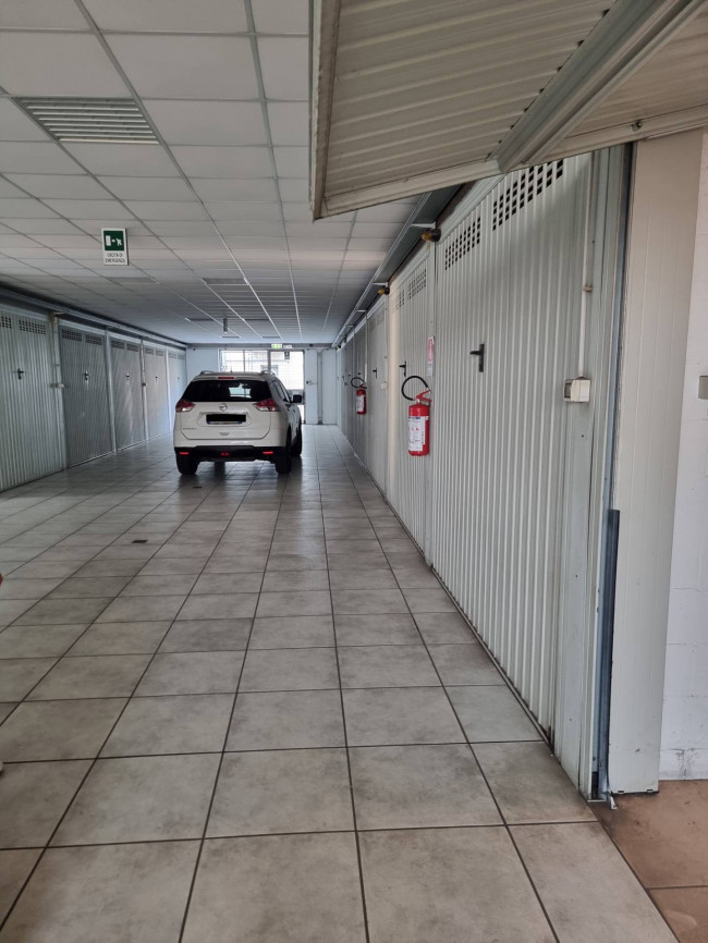 Box o garage in vendita a Venezia