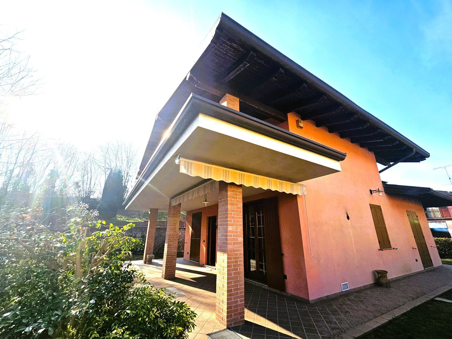 Villa in vendita a Varallo Pombia