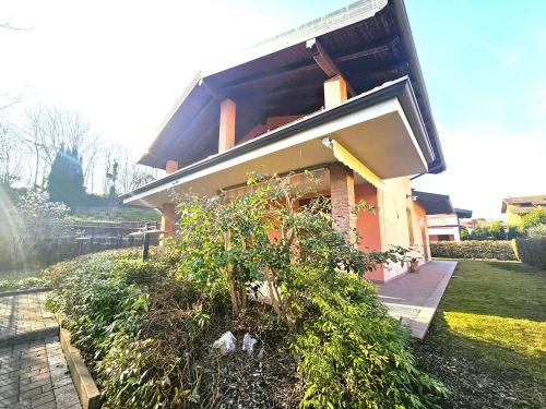 Villa in vendita a Varallo Pombia