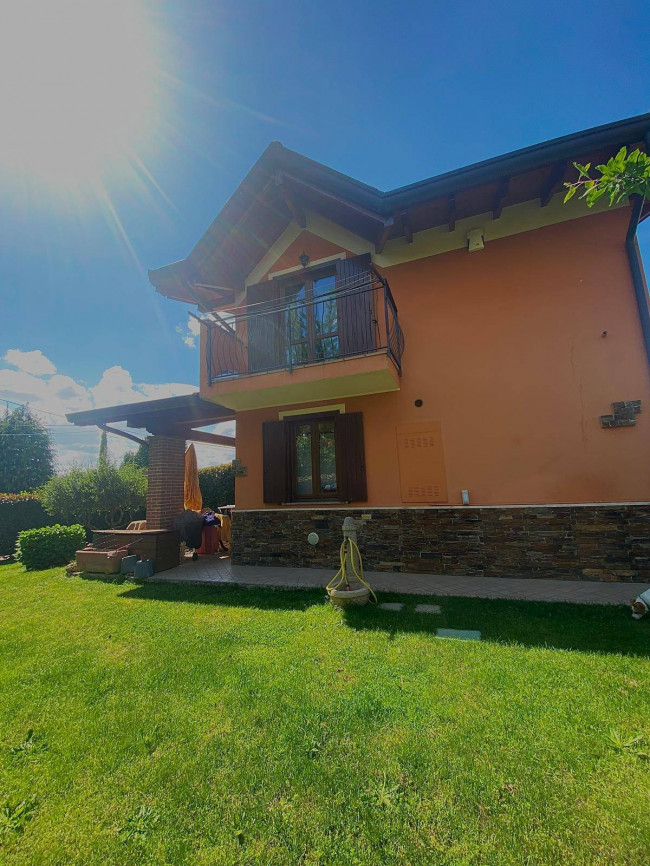 Villa in vendita a Gattico-Veruno