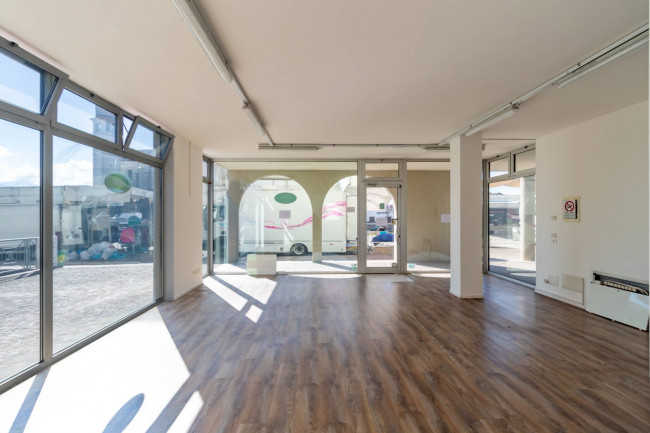 negozio/ Ufficio in affitto a Santa Giustina