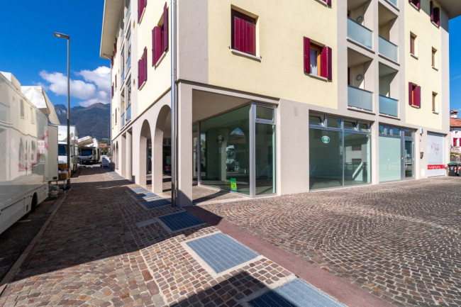negozio/ Ufficio in affitto a Santa Giustina