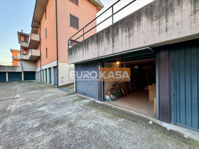 Box o garage in vendita a Brembate