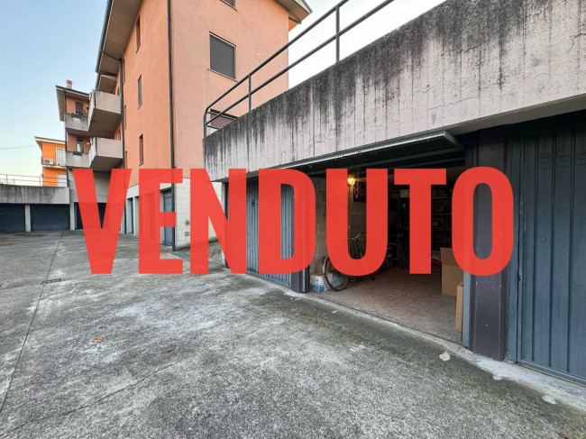 Box o garage in vendita a Brembate