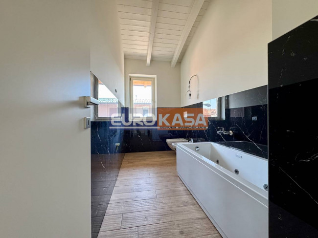 Attico in vendita a Osio Sotto