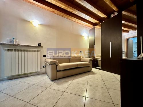 Stabile/Palazzo in vendita a Osio Sotto