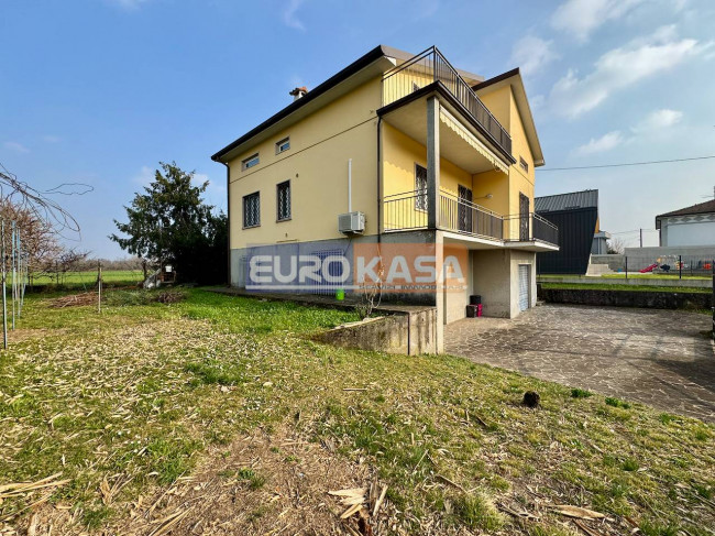 Villetta Bifamiliare in vendita a Brembate