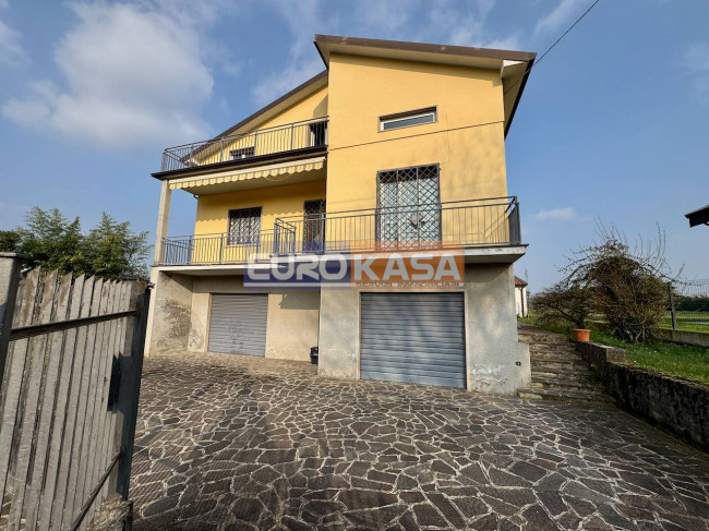 Villetta Bifamiliare in vendita a Brembate