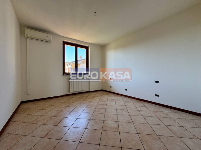 Appartamento in vendita a Osio Sopra