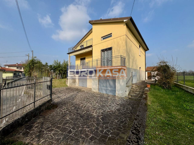 Villetta Bifamiliare in vendita a Brembate