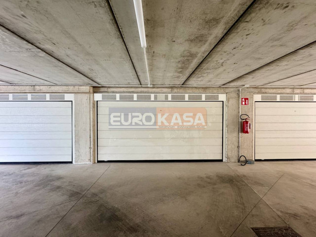 Box o garage in vendita a Osio Sopra