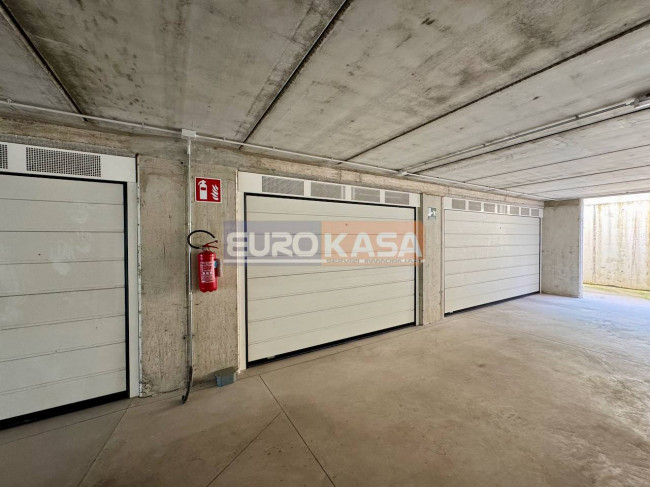 Box o garage in vendita a Osio Sopra