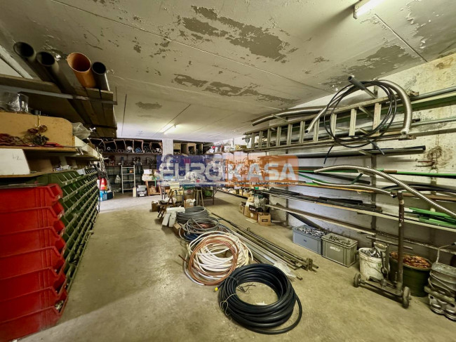 Magazzino in vendita a Osio Sotto