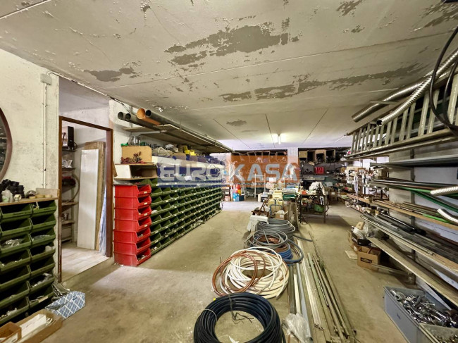 Magazzino in vendita a Osio Sotto
