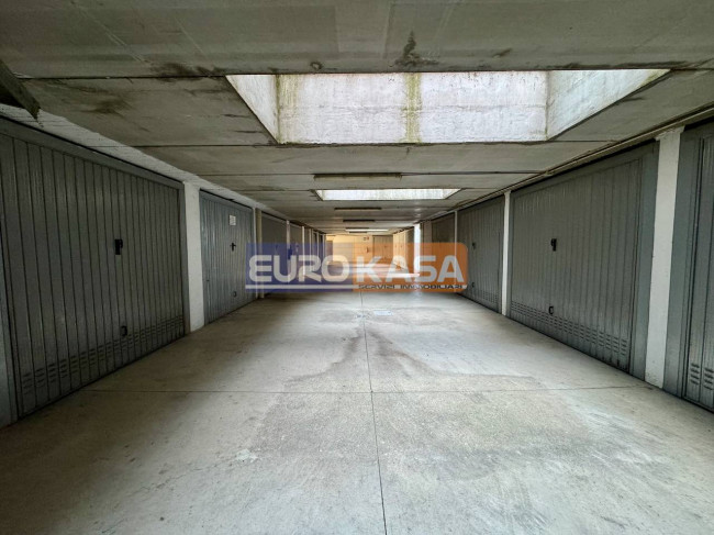 Box o garage in vendita a Brembate