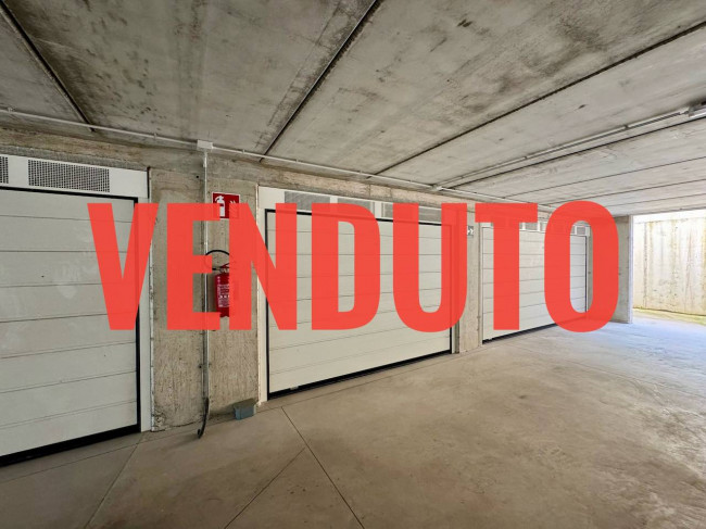 Box o garage in vendita a Osio Sopra