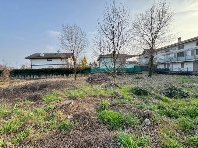 Terreno edificabile in vendita a Canonica d'Adda