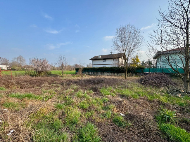 Terreno edificabile in vendita a Canonica d'Adda
