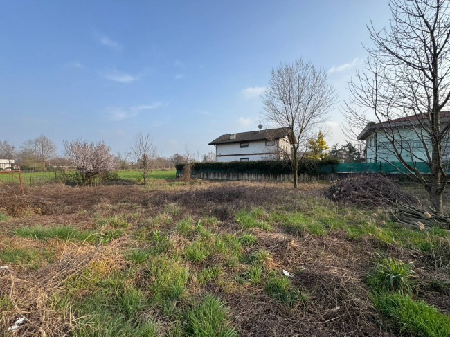 Terreno edificabile in vendita a Canonica d'Adda