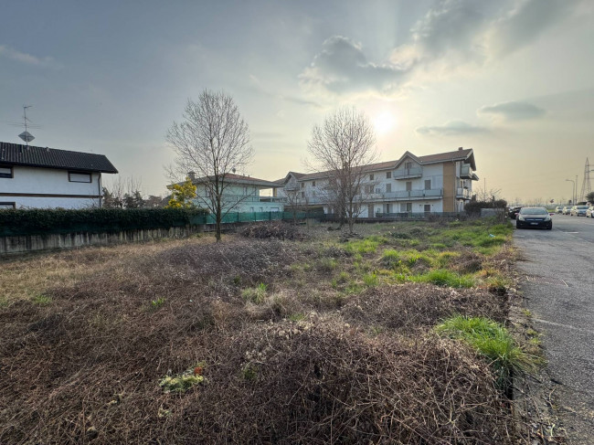 Terreno edificabile in vendita a Canonica d'Adda