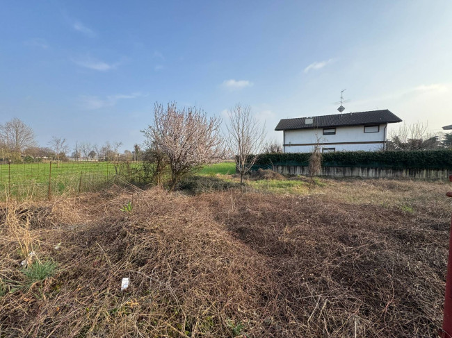 Terreno edificabile in vendita a Canonica d'Adda