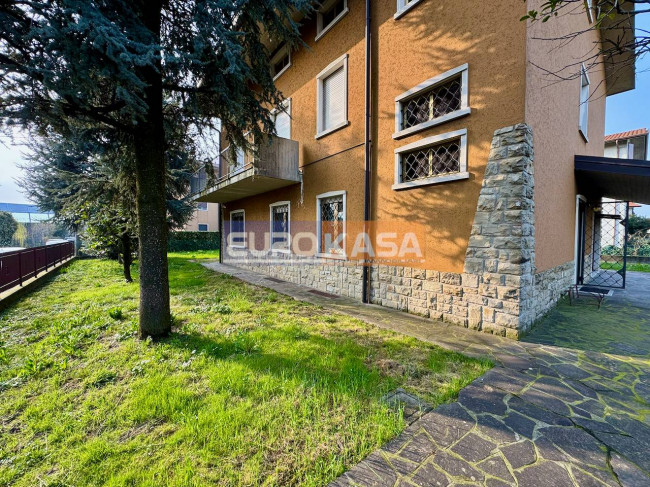 Villetta Bifamiliare in vendita a Osio Sopra