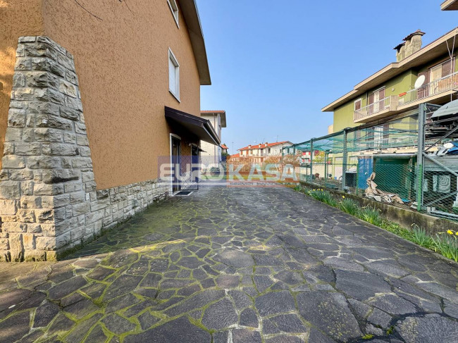 Villetta Bifamiliare in vendita a Osio Sotto