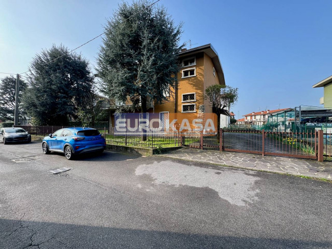 Villetta Bifamiliare in vendita a Osio Sotto