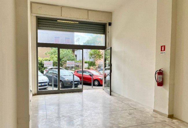 Locale commerciale in vendita a Parma