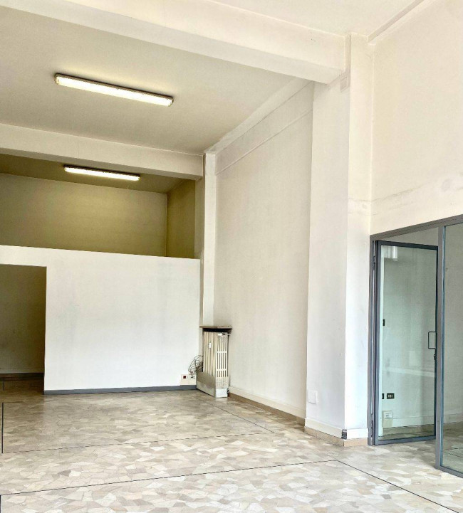 Locale commerciale in vendita a Parma