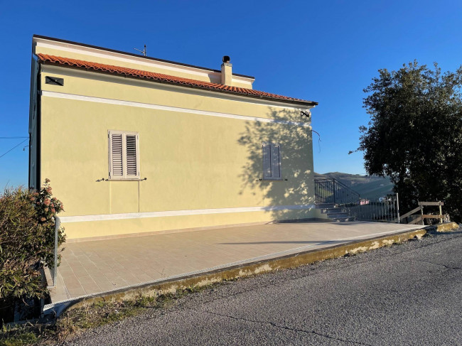 Casa singola in vendita a Castignano