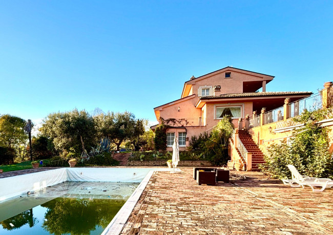 Villa in vendita a Civitanova Marche
