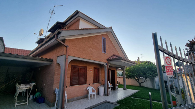 Villa in vendita a Torvaianica Alta, Pomezia (RM)