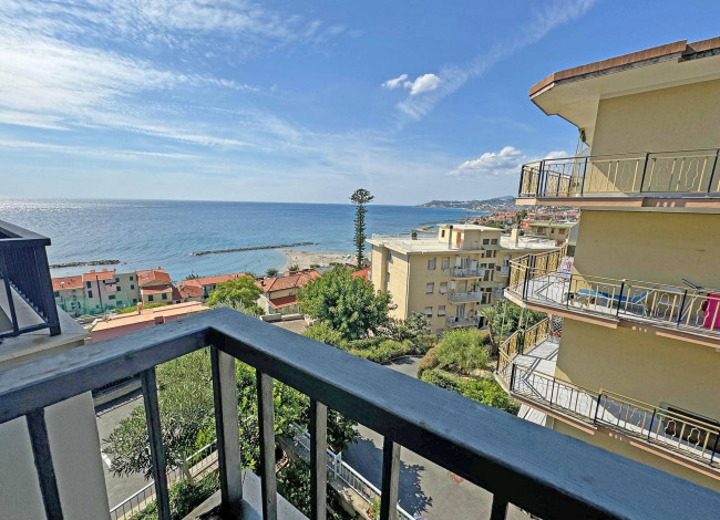 Apartment for sale in Santo Stefano al Mare