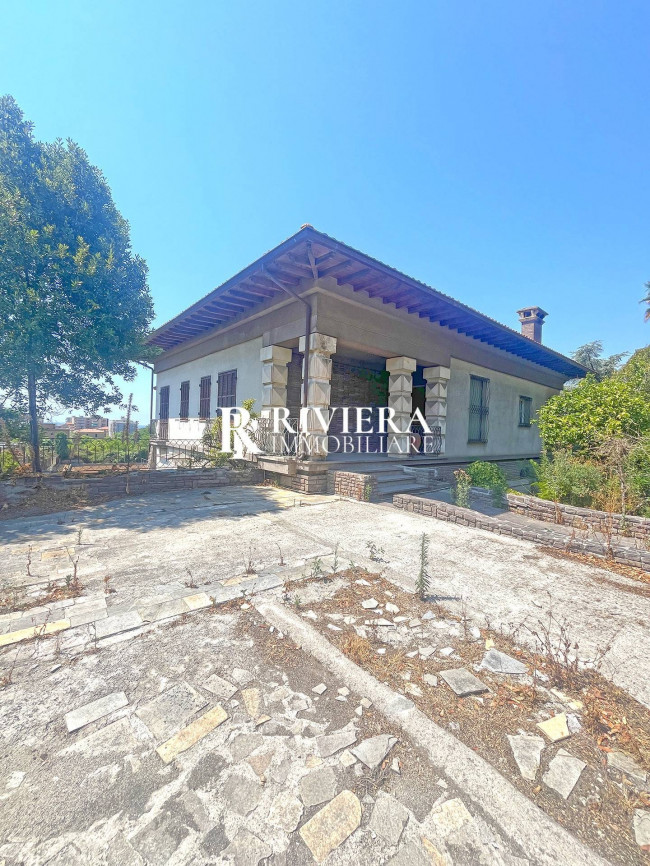 Villa for sale in Bordighera