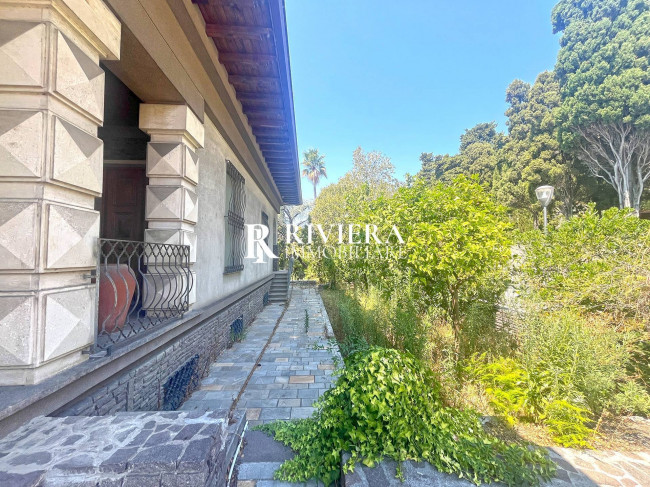Villa for sale in Bordighera