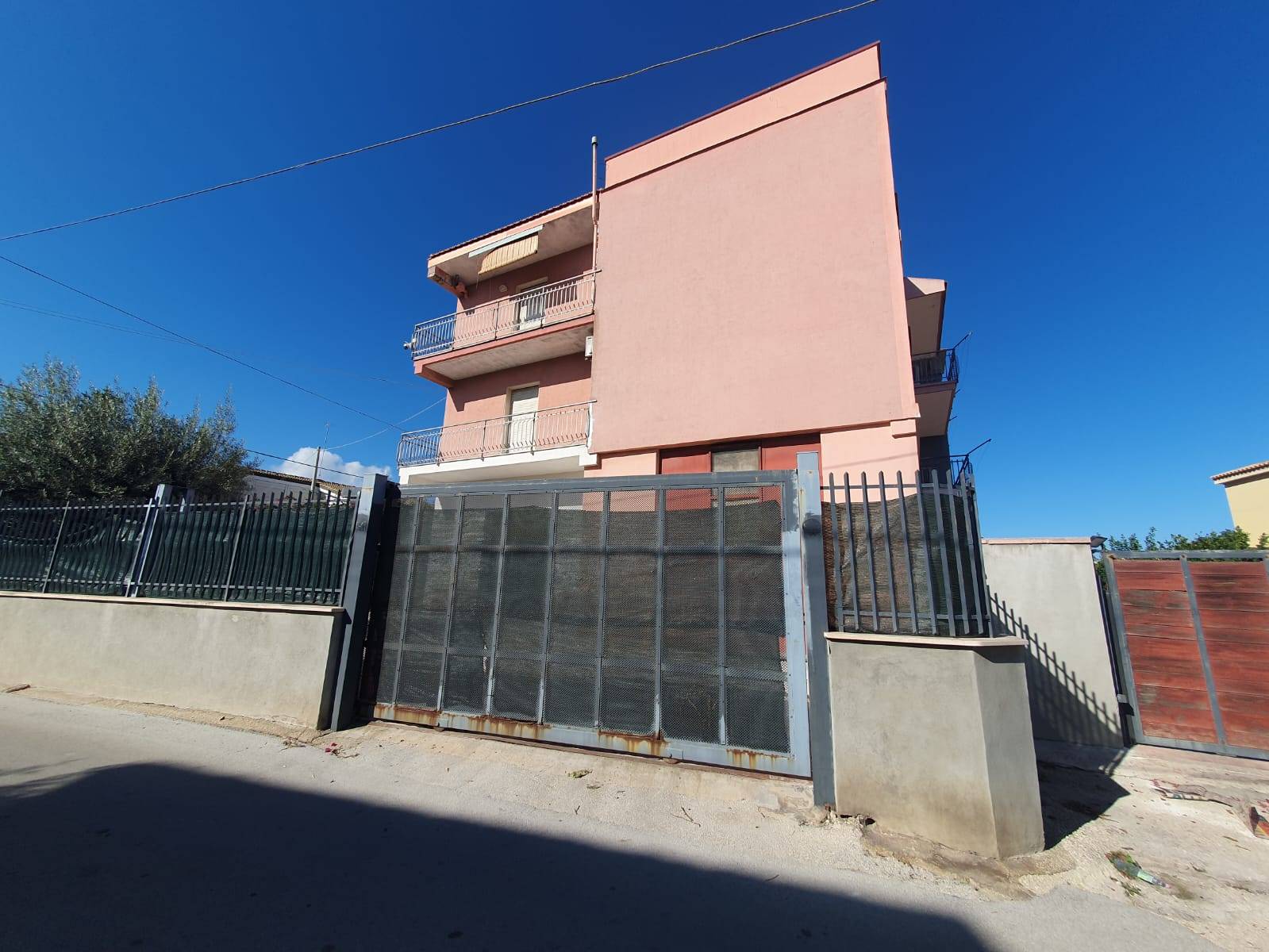 Magazzino in Affitto