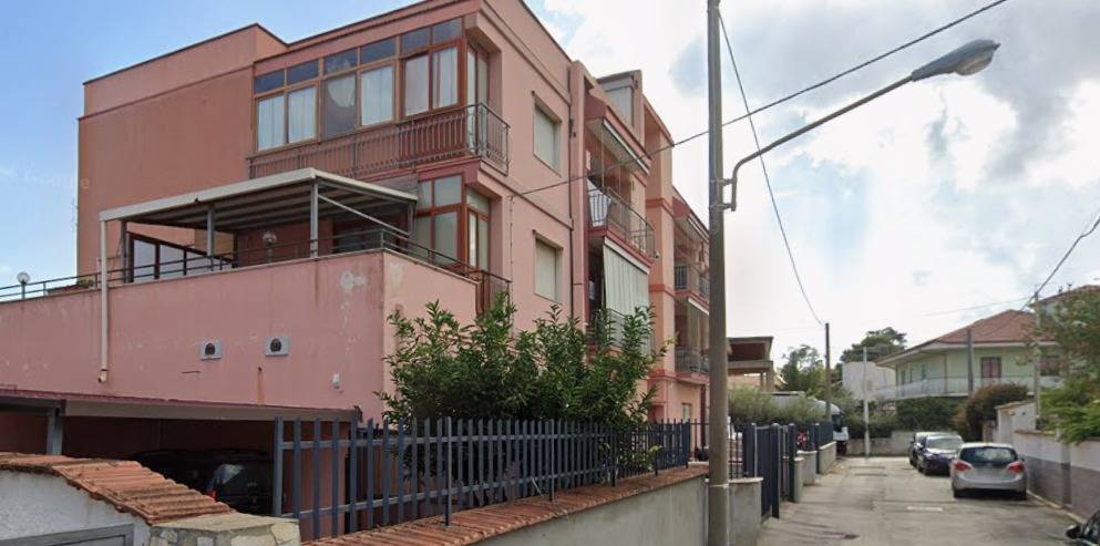 Magazzino in Affitto