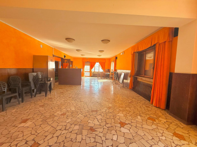 Locale commerciale in vendita a Sedico