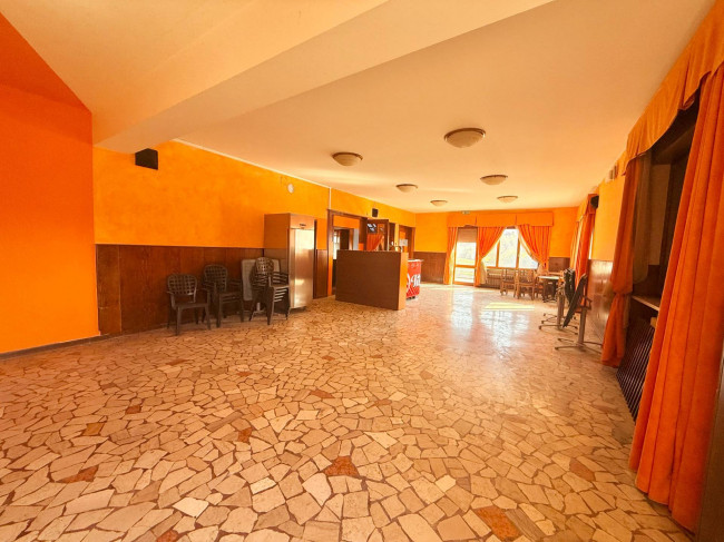 Locale commerciale in vendita a Sedico