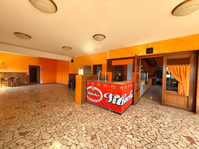 Locale commerciale in vendita a Sedico