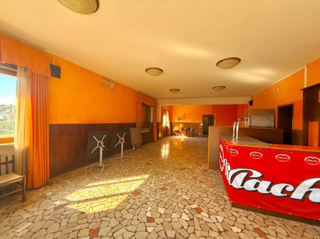 Locale commerciale in vendita a Sedico