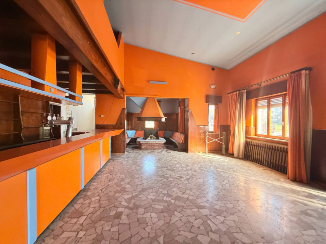 Locale commerciale in vendita a Sedico