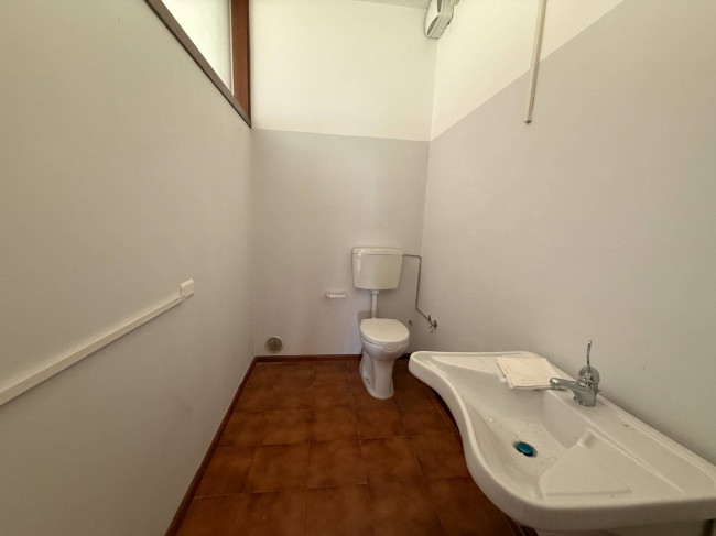 Locale commerciale in vendita a Sedico