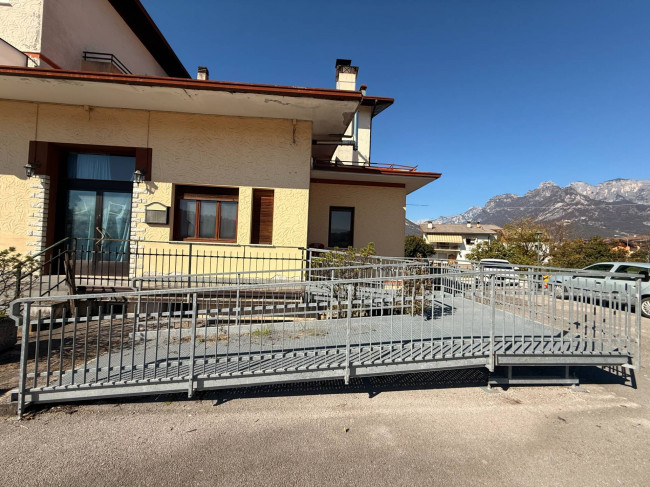 Locale commerciale in vendita a Sedico