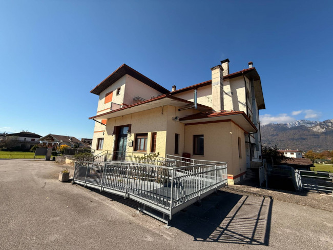 Locale commerciale in vendita a Sedico